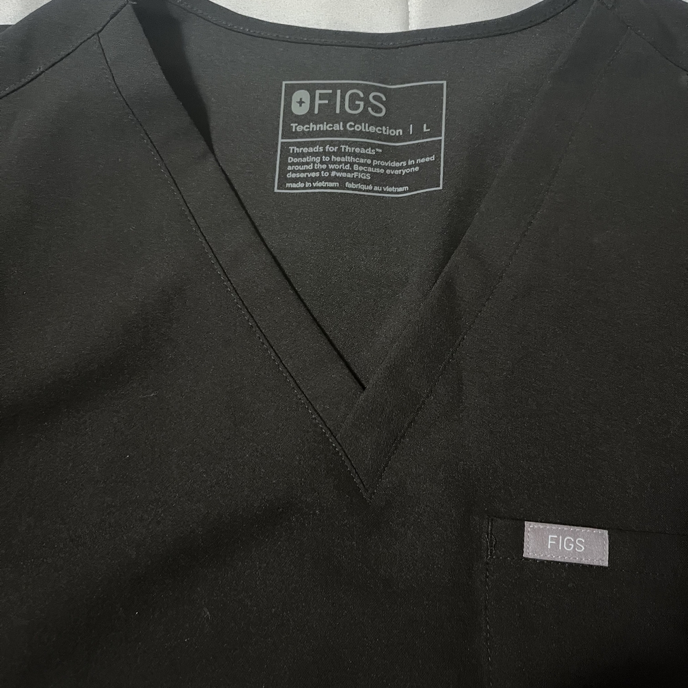 FIGS Women's Black Scrub Set